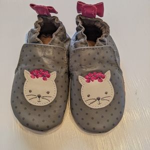4/$15-Nearly New Robeez Baby Shoes Cat Size 6-12M
